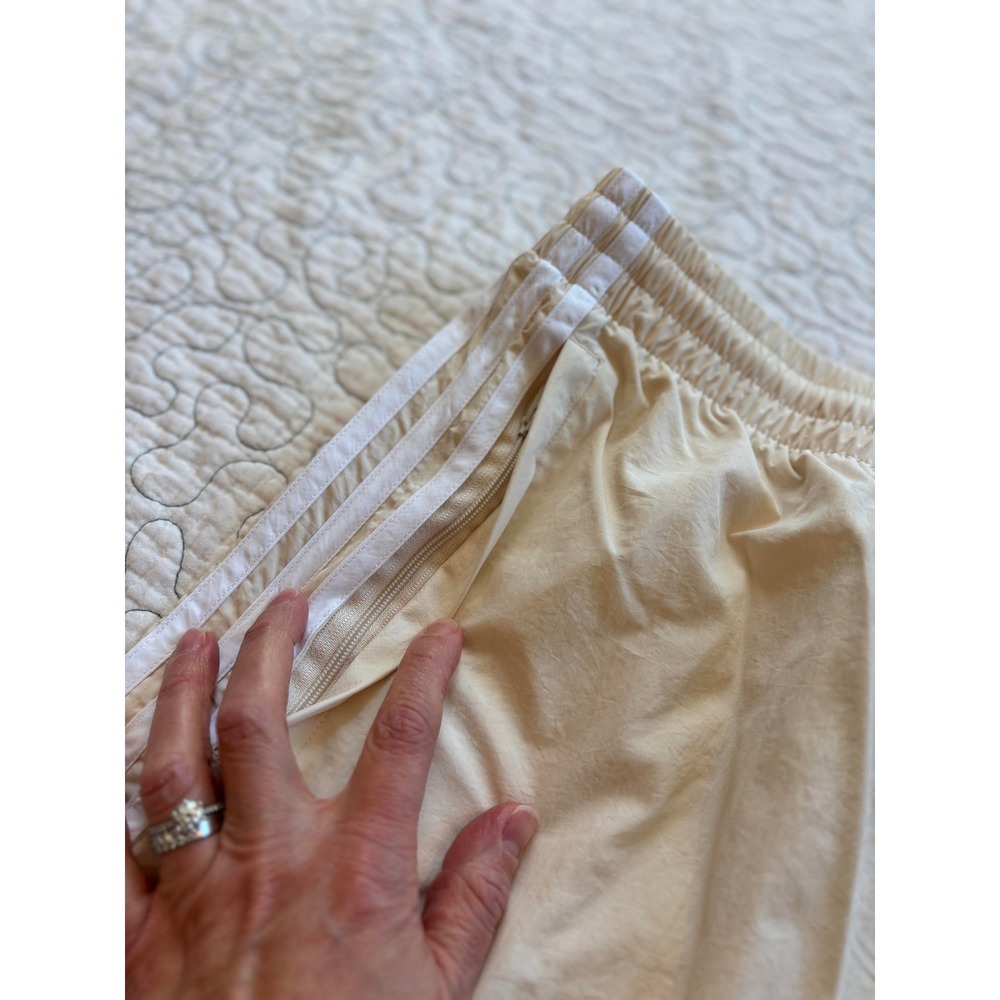 Adidas Originals Sprinter Shorts Mens Medium Wonder White Nylon 3-Stripe - Picture 3 of 5